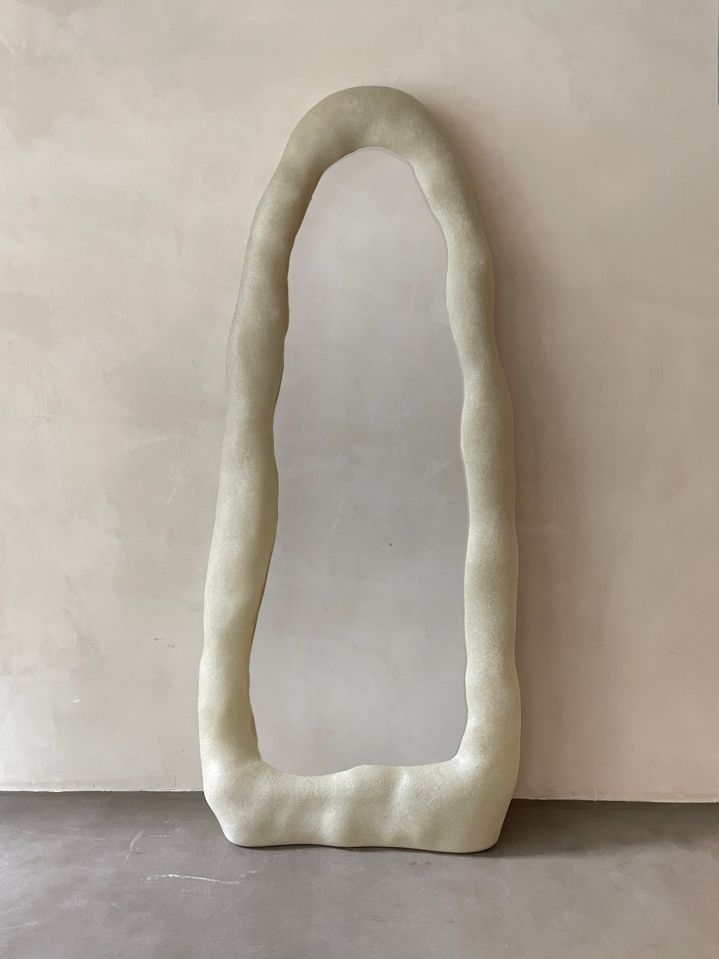 Knead Mirror