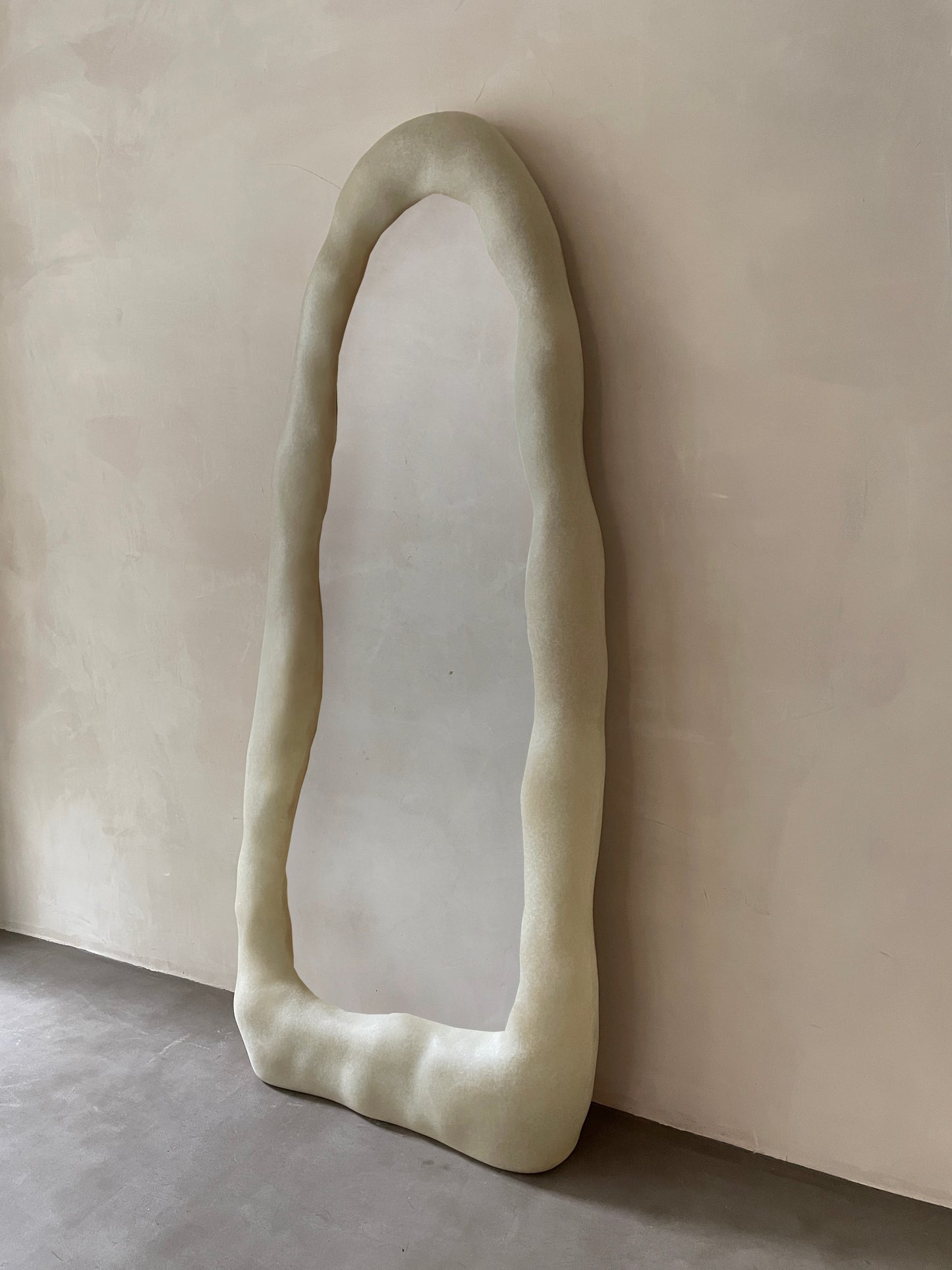 Knead Mirror