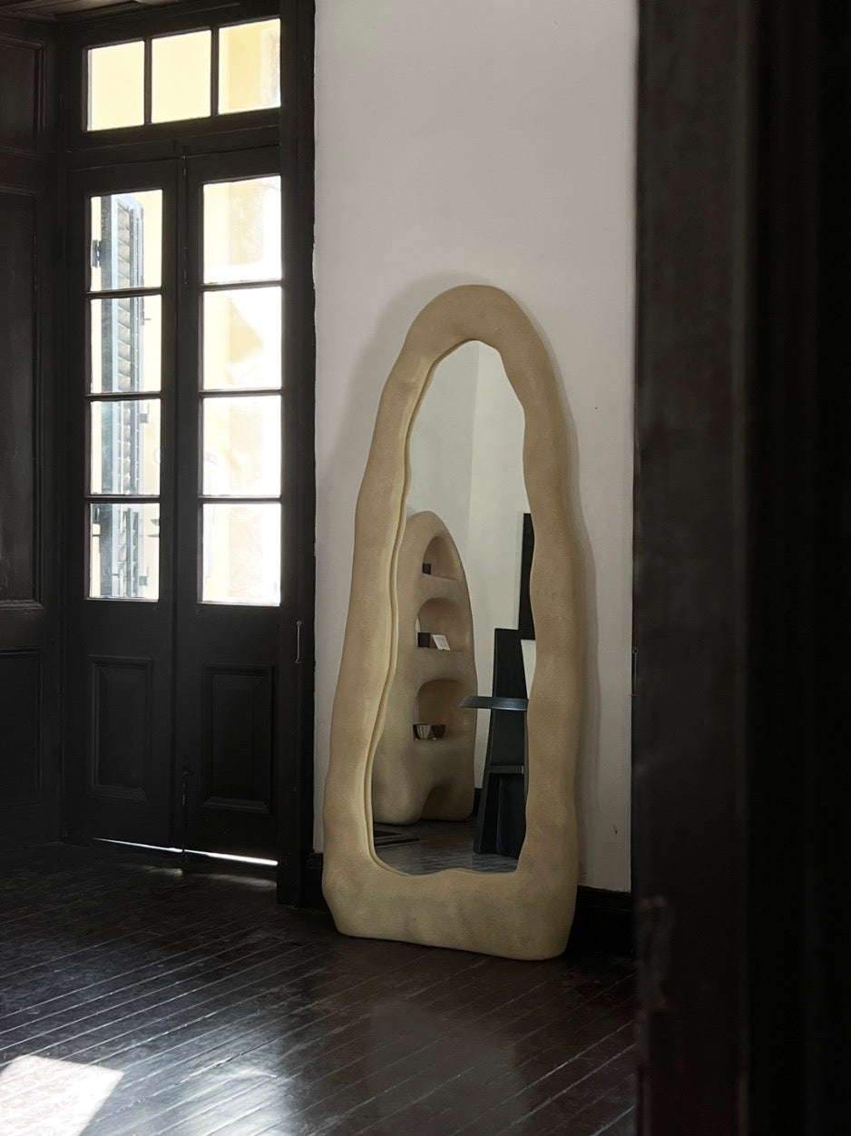 Knead Mirror