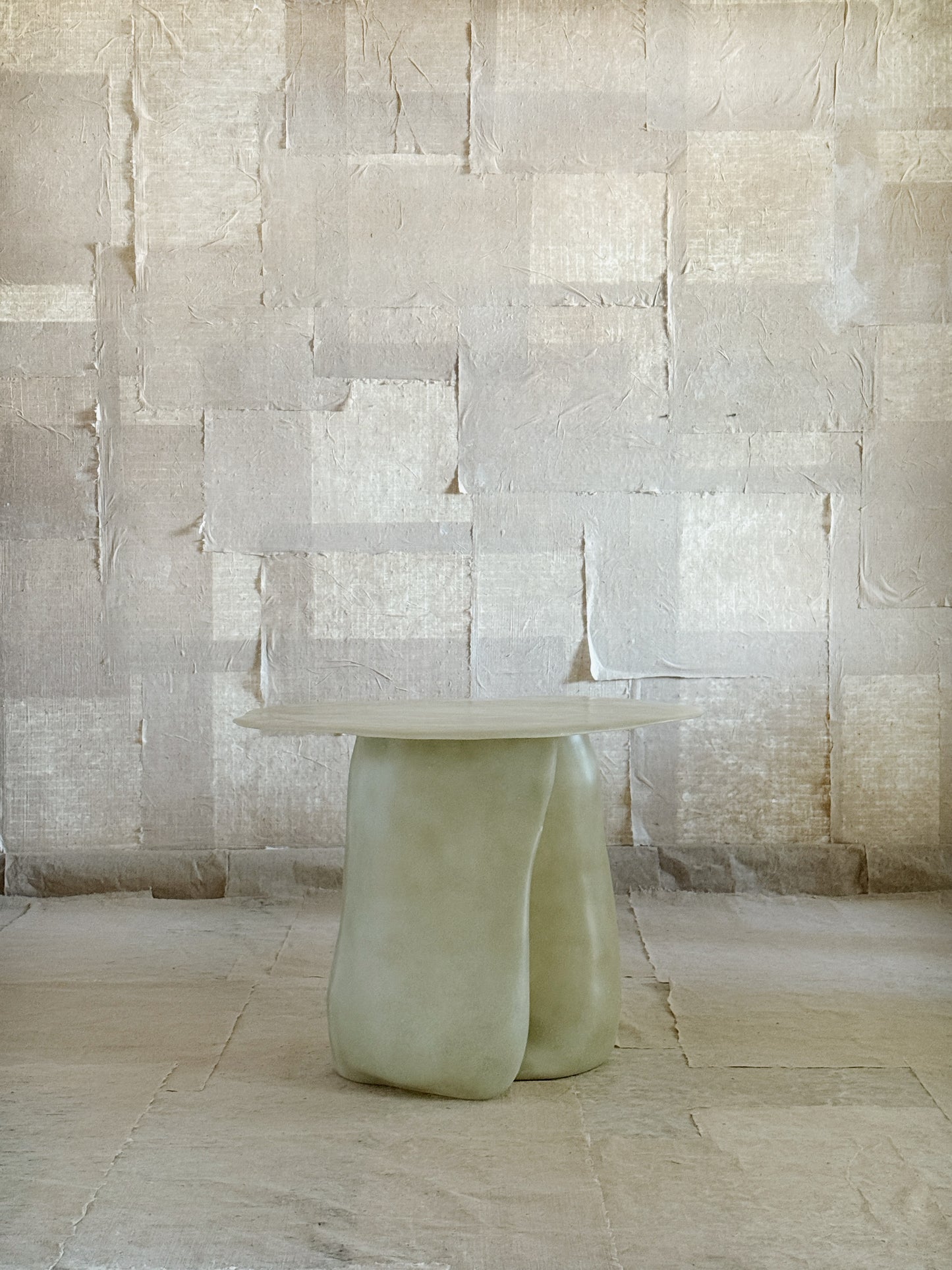 Formless Round Table